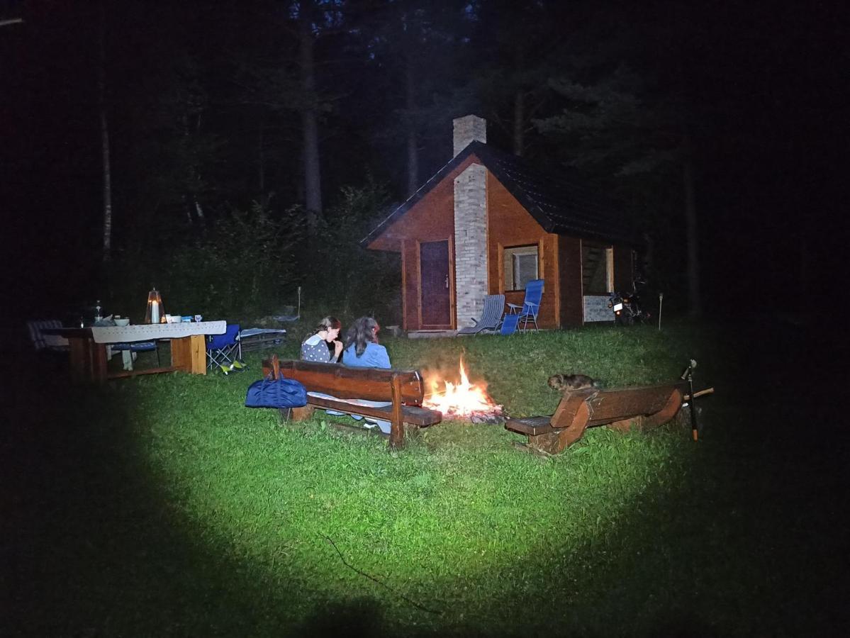 Survivalowa Chata W Lesie Bukowsko Kültér fotó